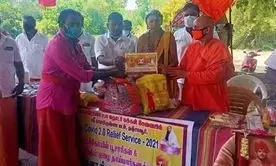 கோவில் பணியாளர்களுக்கு ₹1000 மதிப்பிலான மளிகை பொருட்கள் வழங்கிய ராமகிருஷ்ண மடம்! கோவில் பணியாளர்களுக்கு ₹1000 மதிப்பிலான மளிகை பொருட்கள் வழங்கிய ராமகிருஷ்ண மடம்!