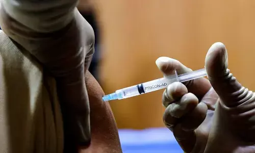 போலியோ வந்தபோது செய்த தவறை மக்கள் திரும்பவும் செய்கின்றனர் - கொரோனா தடுப்பூசி வதந்தியின் உண்மை நிலை!