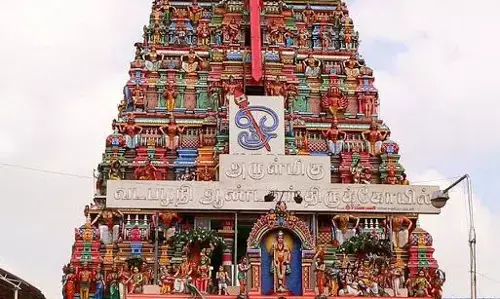 வடபழனி கோவில் அருகே பாதாள சாக்கடை அடைப்பு - கண்டுகொள்ளாத அதிகாரிகள்! வடபழனி கோவில் அருகே பாதாள சாக்கடை அடைப்பு - கண்டுகொள்ளாத அதிகாரிகள்!