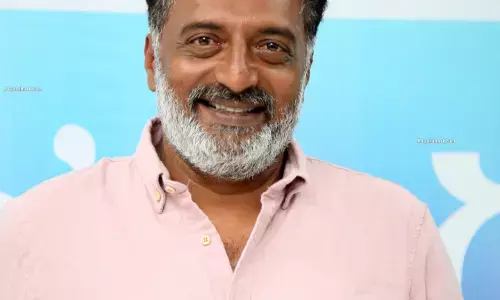 தெலுங்கரான விஷால் தமிழ் நடிகர் சங்க தேர்தலில் வெற்றிபெறும் போது நான் கூடாதா? - சீறும் பிரகாஷ்ராஜ்! தெலுங்கரான விஷால் தமிழ் நடிகர் சங்க தேர்தலில் வெற்றிபெறும் போது நான் கூடாதா? - சீறும் பிரகாஷ்ராஜ்!