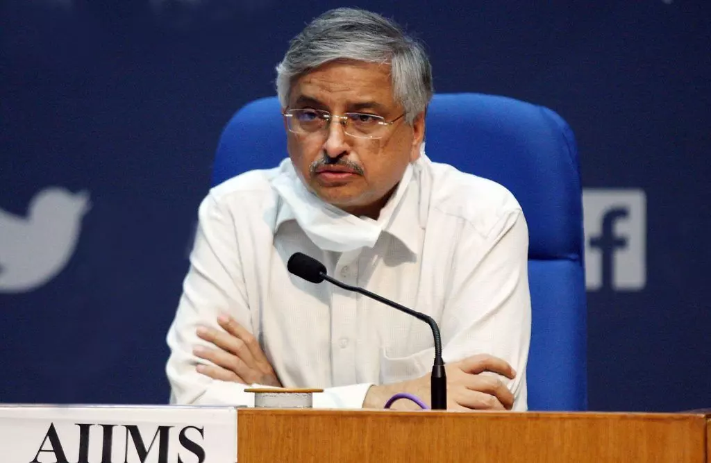 மகிழ்ச்சி செய்தியை சொன்ன எய்ம்ஸ் இயக்குநர் : 3ஆம் அலை மோசமானதாக இருக்காது! மகிழ்ச்சி செய்தியை சொன்ன எய்ம்ஸ் இயக்குநர் : 3ஆம் அலை மோசமானதாக இருக்காது!