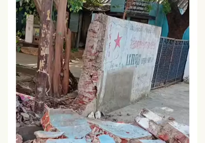 மதுரையில் 70 வருடமாக இருந்த படிப்பக இடத்தை இடித்து தள்ளிய தி.மு.க பிரமுகர்? மதுரையில் 70 வருடமாக இருந்த படிப்பக இடத்தை இடித்து தள்ளிய தி.மு.க பிரமுகர்?