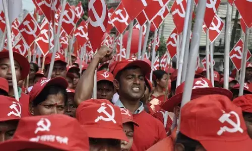 சக கட்சி பெண்ணையே தொடர் பாலியல் வன்கொடுமை செய்த மார்க்சிஸ்ட் கம்யூனிஸ்ட் கட்சியினர்! சக கட்சி பெண்ணையே தொடர் பாலியல் வன்கொடுமை செய்த மார்க்சிஸ்ட் கம்யூனிஸ்ட் கட்சியினர்!