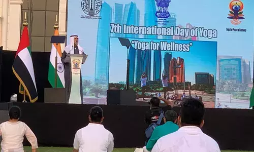 அபுதாபியில் இந்திய தூதரகம் சார்பில் நடைபெற்ற சர்வதேச யோகா நிகழ்ச்சி!