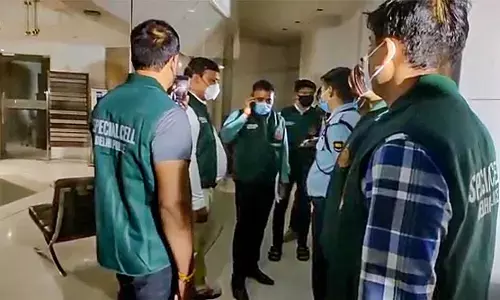 குழந்தைகளை இழிவாக சித்தரித்து போட்டோ - ட்விட்டர் மீது #POCSO சட்டம் பாய்கிறது! குழந்தைகளை இழிவாக சித்தரித்து போட்டோ - ட்விட்டர் மீது #POCSO சட்டம் பாய்கிறது!