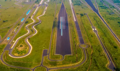 ஆசியாவின் மிக நீளமான அதிவேக வழித்தடம் நாட்ராக்ஸ் - வாகனங்களின் உச்சபட்ச வேகத்தை சோதிக்கும்! ஆசியாவின் மிக நீளமான அதிவேக வழித்தடம் நாட்ராக்ஸ் - வாகனங்களின் உச்சபட்ச வேகத்தை சோதிக்கும்!