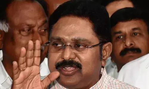 சத்தமில்லாமல் அ.ம.மு.க-வை மெல்ல சிதைத்து வரும் தி.மு.க? சத்தமில்லாமல் அ.ம.மு.க-வை மெல்ல சிதைத்து வரும் தி.மு.க?