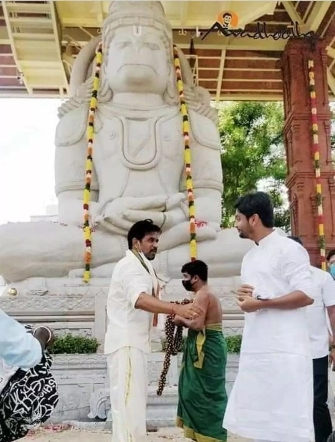 ஜெய் ஸ்ரீராம் : ஆஞ்சநேயருக்கு பிரம்மாண்ட சிலையுடன் கோவில் எழுப்பிய ஆக்ஷன் கிங் அர்ஜுன்!