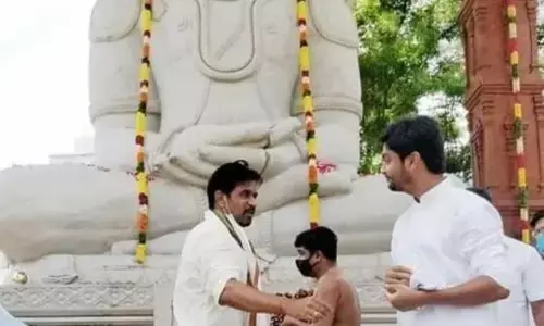 ஜெய் ஸ்ரீராம் : ஆஞ்சநேயருக்கு பிரம்மாண்ட சிலையுடன் கோவில் எழுப்பிய ஆக்ஷன் கிங் அர்ஜுன்!