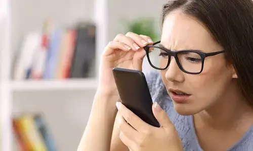 நீண்ட நேரம் போன், லேப்டாப் பார்ப்பதால் ஏற்படும் பிரச்சனைகளுக்குத் தீர்வு!