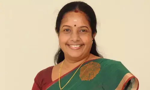 பாஜக மகளிர் அணியுடன் சேர்ந்து பாரம்பரிய நடனமாடிய வானதி சீனிவாசன் !