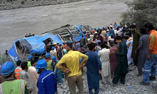 பாகிஸ்தானில் கொல்லப்பட்ட சீனர்கள்: சீனா ஆத்திரம், பின்னணி என்ன?