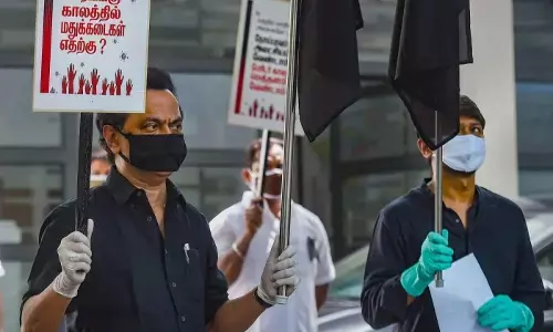 வந்தது டாஸ்மாக் விடியல்.. விலை உயர்த்த திட்டம் : மதுபிரியர்கள் அதிர்ச்சி!