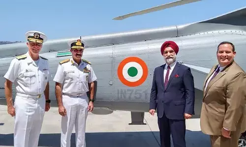 கடல்சார் பாதுகாப்பை பலப்படுத்தும் பாரதம் : வந்து இறங்கும் நவீன ஹெலிகாப்டர்கள்!