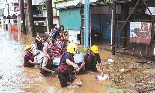 மகாராஷ்டிராவில் கொட்டித்தீர்க்கும் கனமழை.. 164 பேர் பலி.. 100 பேர் மாயம்.!