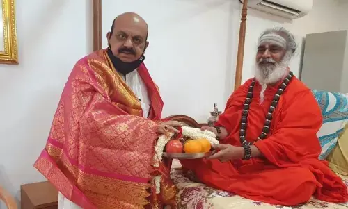 கர்நாடக முதல்வராக மீண்டும் லிங்காயத் சமூகத்தை சேர்ந்தவரே தேர்வு : ஏமாற்றத்தில் காங்கிரஸ்! கர்நாடக முதல்வராக மீண்டும் லிங்காயத் சமூகத்தை சேர்ந்தவரே தேர்வு : ஏமாற்றத்தில் காங்கிரஸ்!