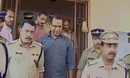 கற்பழித்த பாதிரியாரைத் திருமணம் செய்ய அனுமதி கேட்கும் பெண்- பின்னணி என்ன?