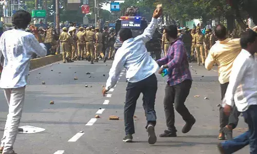 ஜம்மு காஷ்மீரில் கல்வீச்சு மற்றும் தேசவிரோத செயல்களில் ஈடுபடுபவர்கள் மீது காவல் துறை அதிரடி நடவடிக்கை!