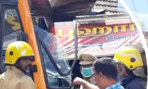 ஓட்டலில் புகுந்த பேருந்து !அலறிய பொதுமக்கள் !