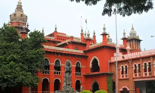 பள்ளி மாணவர்களுக்கு கொரோனா தடுப்பூசி எப்போது ?  தமிழக அரசு தகவல் !