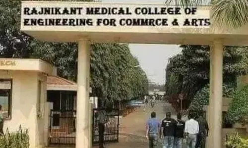 FactCheck: ரஜினிகாந்த் பெயரில் கல்லூரி- வைரல் புகைப்படம் உண்மையா?