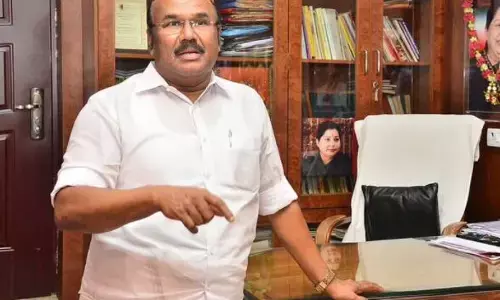 அ.தி.மு.க.வினர் மீது பழிவாங்கும் முயற்சி ! முன்னாள் அமைச்சர் ஜெயக்குமார் கண்டனம் !