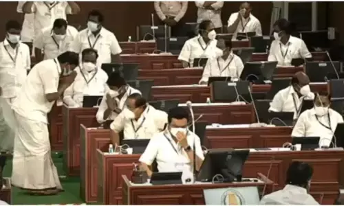 உதயநிதிக்கு கும்பிடு போட்டு செல்லும் தி.மு.க. மூத்த எம்.எல்.ஏ.க்கள்! வைரலாகும் வீடியோ !