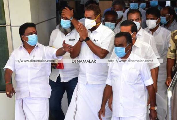 வீட்டில் சோதனை ஏன் ? முன்னாள் அமைச்சர் எஸ்.பி.வேலுமணி விளக்கம் !