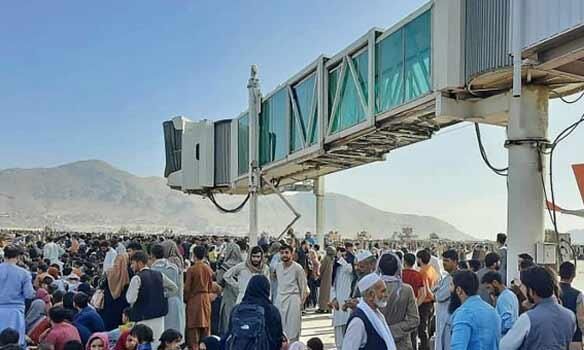 அவலம் !  அவலம் !  காபூல் விமான நிலையத்தில் 5 பேர் பலி !