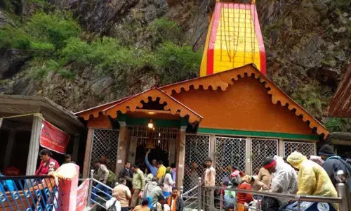 யமுனை நதியினை தெய்வமாக பாவித்து அமைந்திருக்கும் கோவில் தான் யமுனோத்திரி !