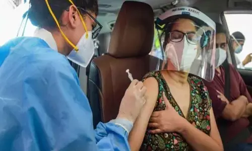 55 கோடி டோஸ் தடுப்பூசி செலுத்தி இந்தியா சாதனை!