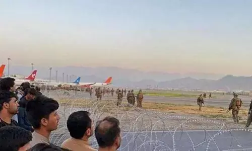 ஆப்கானிஸ்தானில் தூதரகம் மூடப்பட்டு அதிகாரிகள் இந்தியா அழைத்து வரப்பட்டனர் !