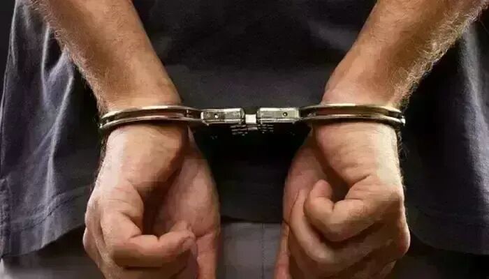 கள்ளக்காதலி பேசாததால் கோவில் சிலையை உடைத்த வாலிபர் ! -காவல்துறையினர் விசாரணை!