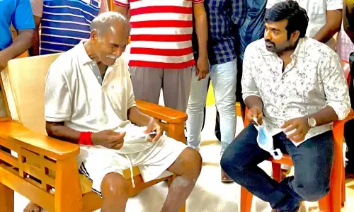 கட்டணத்தை குறைங்க - புதுச்சேரி முதல்வரிடம் விஜய் சேதுபதி !