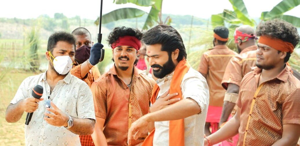 அடிபொலி - சிம்பு'வின் பாடல் செய்த சாதனை !