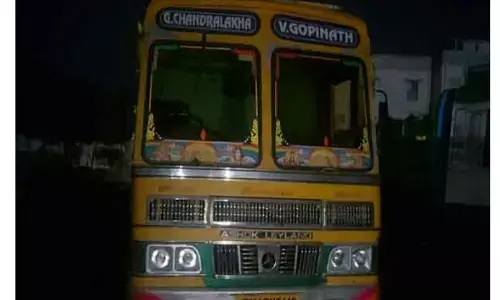 திருப்பத்தூரில் மணல் அள்ளிய கும்பலை சுற்றி வளைத்த போலீசார் - அரசியல் பிரமுகர்கள் பின்னணியா?