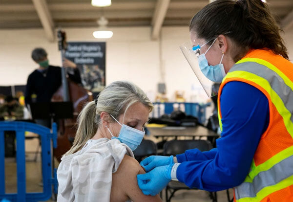 கொரோனா தடுப்பூசி போடாதவர்களுக்கு மாதம் ரூ.15 ஆயிரம் அபராதம் !