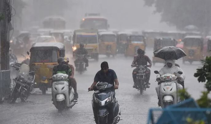 சென்னையில் பல்வேறு இடங்களில் கொட்டித் தீர்க்கும் கனமழை! உற்சாகத்தில் நகர வாசிகள்!