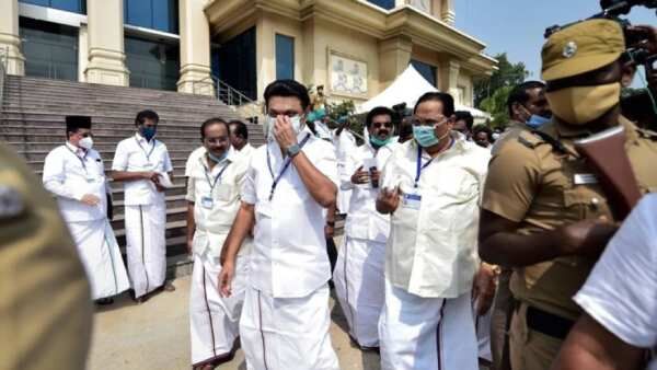 வி.ஐ.பி. பாதுகாப்பில் மறுபடியும் பெண் போலீஸ் ! கண்டும் காணாமல் செல்லும் முதலமைச்சர் ஸ்டாலின்!