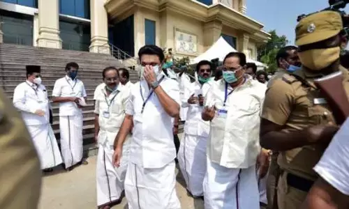 வி.ஐ.பி. பாதுகாப்பில் மறுபடியும் பெண் போலீஸ் ! கண்டும் காணாமல் செல்லும் முதலமைச்சர் ஸ்டாலின்!