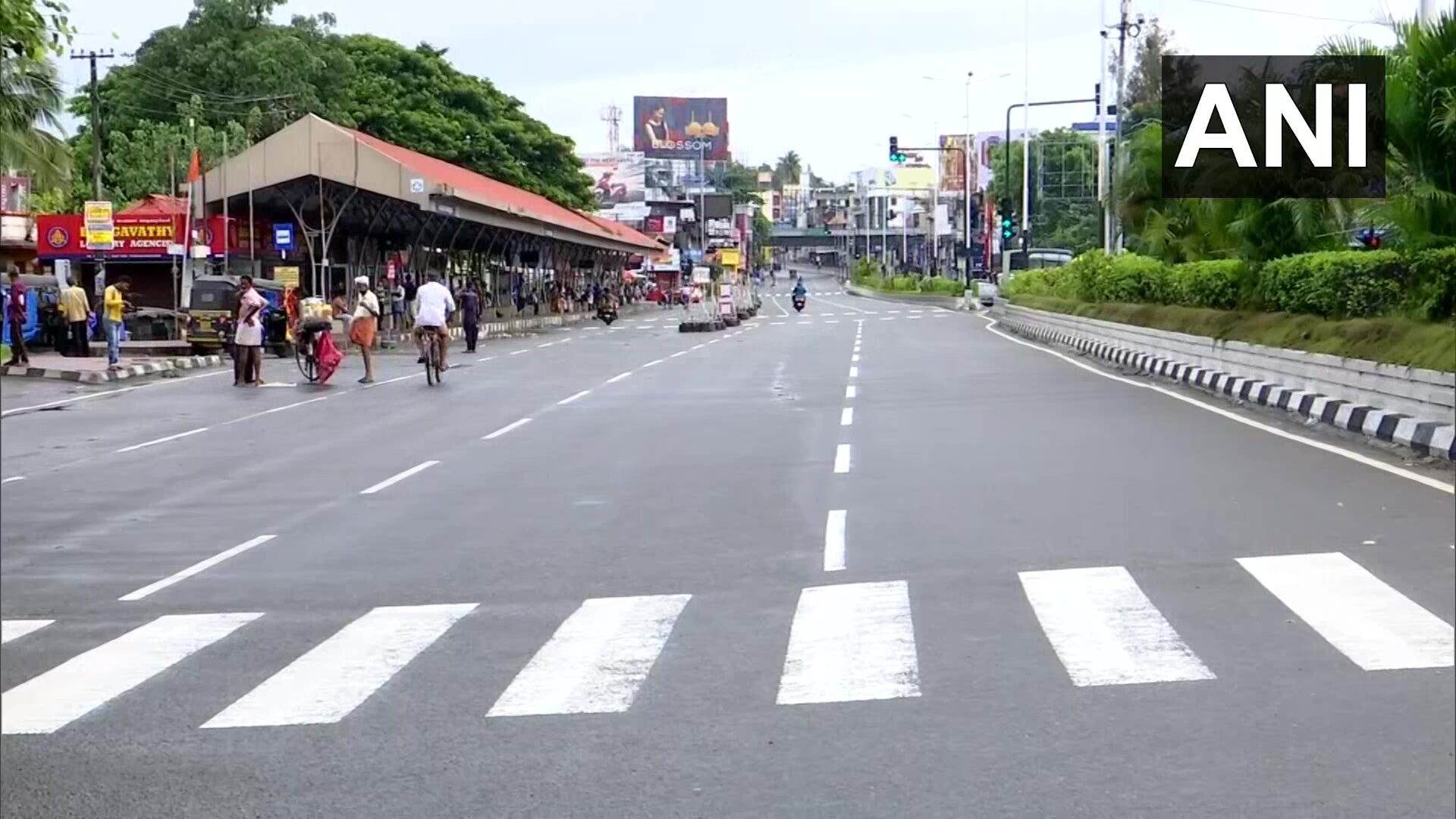 உச்சத்தில் கொரோனா ! கேரளாவில் இன்று முழு ஊரடங்கு!