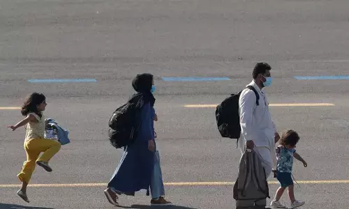 பெல்ஜியம்: ஆப்கானிய சிறுமியின் உற்சாகம் ததும்பும் புகைப்படம் !