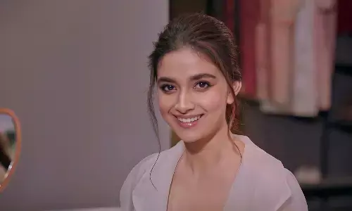 மிமி ரீமேக்கில் தமிழ் பரம் சுந்தரி கீர்த்தி சுரேஷ் !