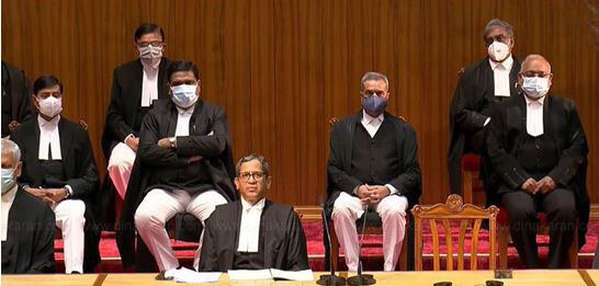 உச்சநீதிமன்ற வரலாற்றிலேயே முதன்முறையாக ஒரே நாளில் 9 நீதிபதிகள் பதவி ஏற்பு !