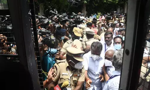 அரசியல்  காழ்ப்புணர்ச்சியின் உச்சத்தில் தி.மு.க - கொதிக்கும் ஓ.பி.எஸ் !