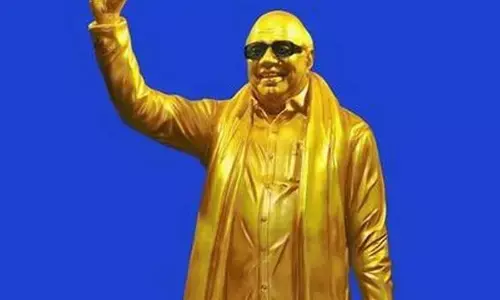 அண்ணா சாலையில் மறைந்த முன்னாள் முதலமைச்சர் கருணாநிதிக்கு சிலை !