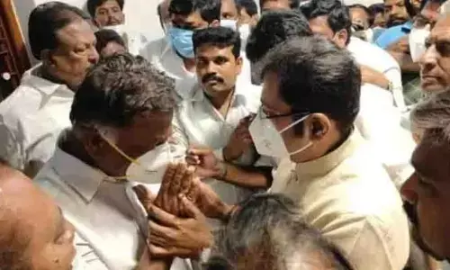 ஓ.பி.எஸ். மனைவி விஜயலட்சுமி உடலுக்கு டிடிவி தினகரன் அஞ்சலி !