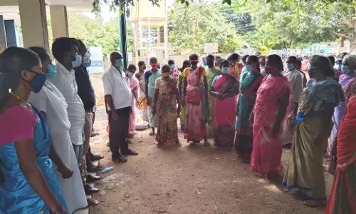 100 நாள் வேலை செய்யும் பெண்களுக்கு கொரோனா தடுப்பூசியின் நன்மை குறித்து விளக்கம் !