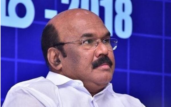 மொட்டை மட்டும்தான் இலவசமாக அடிக்கிறார்கள் ! - தி.மு.க. அரசை சாடிய ஜெயக்குமார்!