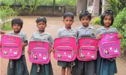 தலைவர்களின் படத்தை அச்சிட்டு அரசின் பணத்தை வீணாக்ககூடாது !  தமிழக அரசுக்கு உயர்நீதிமன்றம் அறிவுரை!